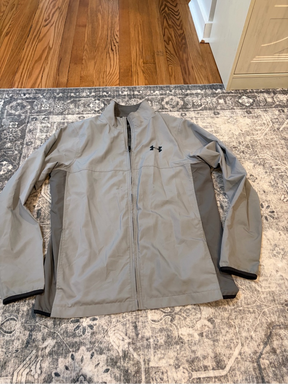 Under Armour Men's Light Gray Full-Zip Athletic Jacket with Dark Gray Panels
